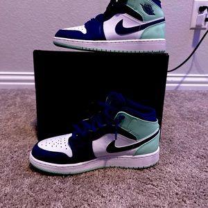 brand-new jordan 1 mid blue mints
